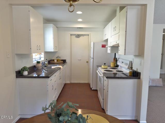 24121 Village 24, Camarillo CA: https://media.crmls.org/mediaz/e578b3a4-2ae7-4f47-98da-f7fdce841077.jpg