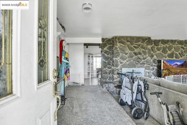 26893 Marsh Creek Rd, Brentwood CA: https://media.crmls.org/mediaz/e578c7ae-a08e-47b0-90ae-4e585290fb5d.jpg
