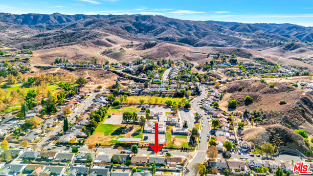 2425 Dusan Street, Simi Valley CA: https://media.crmls.org/mediaz/e5790ff1-9f70-4b41-b544-1dd7140a13f6.jpg
