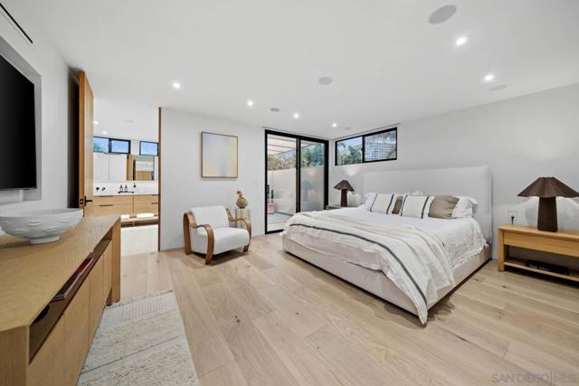 7372 76 Fay Ave, La Jolla CA: https://media.crmls.org/mediaz/e57911d3-e5b0-444a-ab0d-0aab99d85dda.jpg