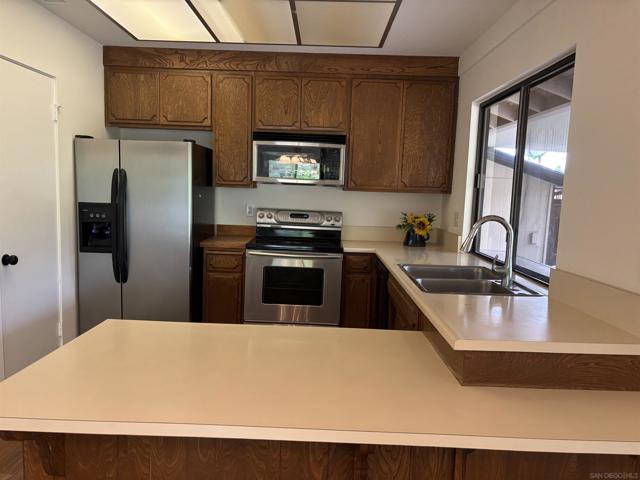 2566 Los Cerritos Ln, Fallbrook CA: https://media.crmls.org/mediaz/e57999eb-7067-48bf-a74b-81739850e19a.jpg