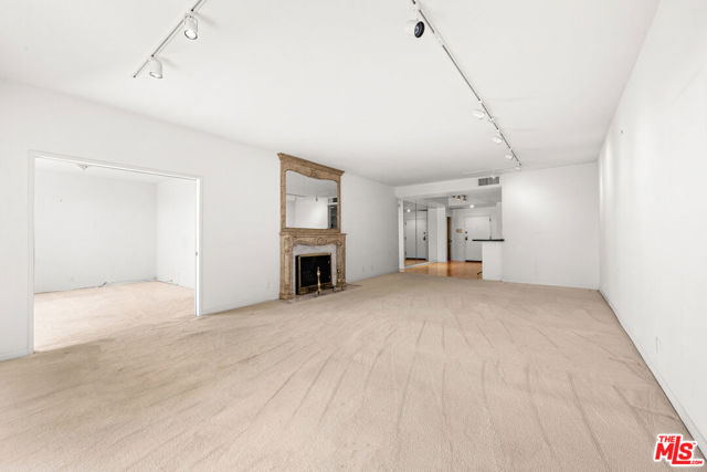 4454 Ventura Canyon Avenue, Sherman Oaks CA: https://media.crmls.org/mediaz/e57a2c0b-86e9-40c0-a2c3-ba1f0b802460.jpg