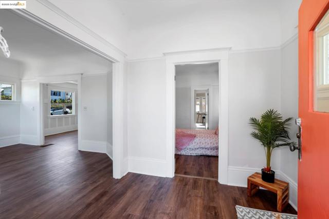 1641 E 20th Street, Oakland CA: https://media.crmls.org/mediaz/e57a426e-4d0f-4b38-a5b2-d05d05d6a582.jpg