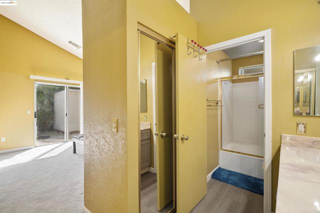 1031 Valley Oak Way, Fairfield CA: https://media.crmls.org/mediaz/e57a9ae6-3567-4074-8379-4dfc03df6189.jpg