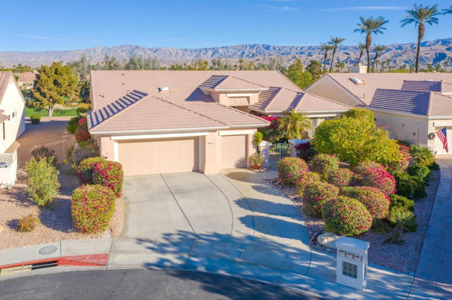 39264 Mirage Circle, Palm Desert CA: https://media.crmls.org/mediaz/e57ae420-6677-4d52-82c7-29a084222ed3.jpg