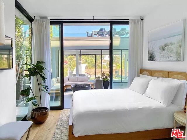 2746 Rinconia Drive, Los Angeles CA: https://media.crmls.org/mediaz/e57c0196-36fb-4c28-9370-e0d14a090eed.jpg