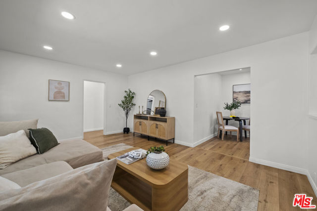 746 Valley View Avenue, Monrovia CA: https://media.crmls.org/mediaz/e57c1dd1-2e52-4b50-ae89-3cbb41073114.jpg
