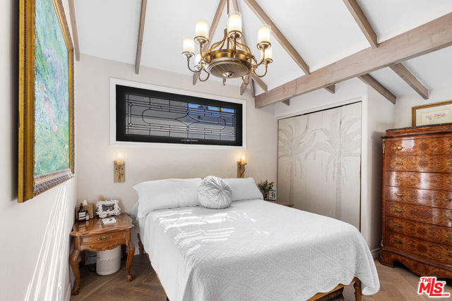 2116 3rd Street, Santa Monica CA: https://media.crmls.org/mediaz/e57c6da5-a347-4411-85e5-2df84ae8e392.jpg