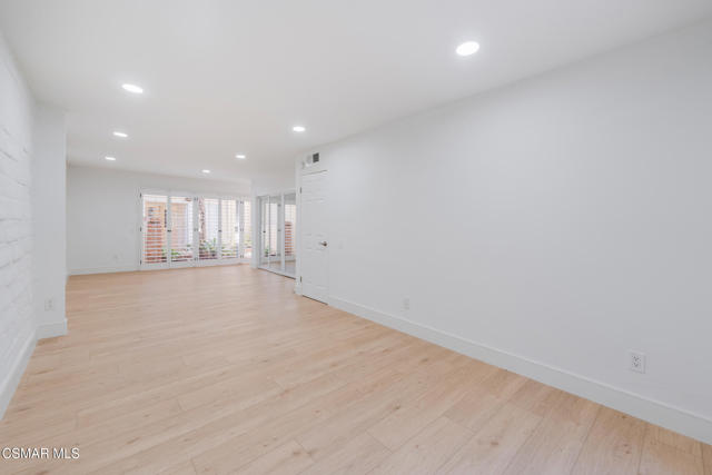 4524 Greengate Court, Westlake Village CA: https://media.crmls.org/mediaz/e57cba43-bf50-4e7b-831f-bf5789f41bc2.jpg