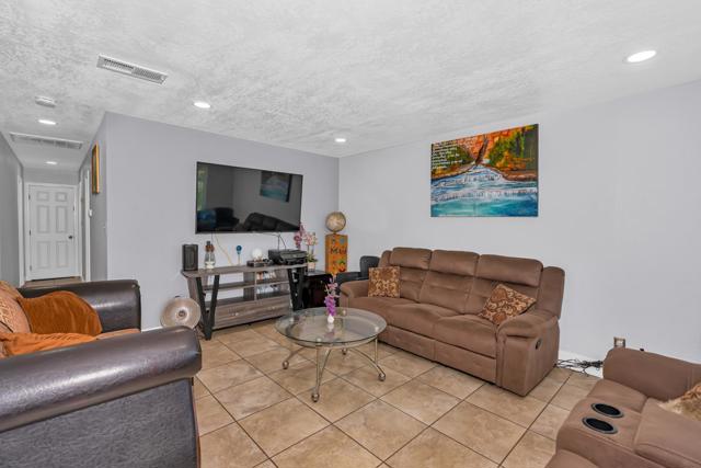 1005 W 8th Street, Merced CA: https://media.crmls.org/mediaz/e57cc660-3d04-4273-bda8-0a9628cbe039.jpg