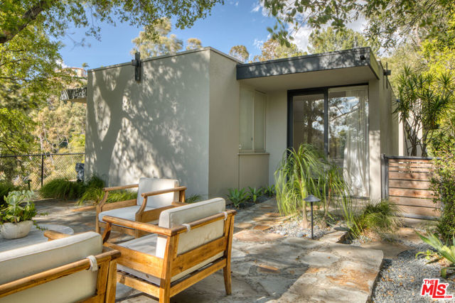 1280 Glen Oaks Boulevard, Pasadena CA: https://media.crmls.org/mediaz/e57ce6bc-6f1b-4b53-a45c-504f0e3fe6ac.jpg