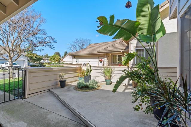 Detail Gallery Image 3 of 48 For 1922 Spyglass Cir, Vista,  CA 92081 - 4 Beds | 2/1 Baths