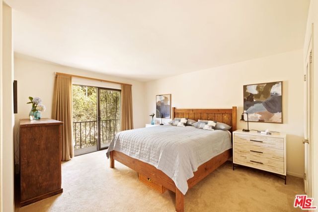 2310 11th Street, Santa Monica CA: https://media.crmls.org/mediaz/e57e6f27-0d64-4b2c-a623-d10482cbb944.jpg