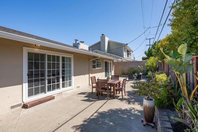 855 Mosswood Lane, Millbrae CA: https://media.crmls.org/mediaz/e57e8559-8779-4a0e-aeb5-099d88bd3f4d.jpg