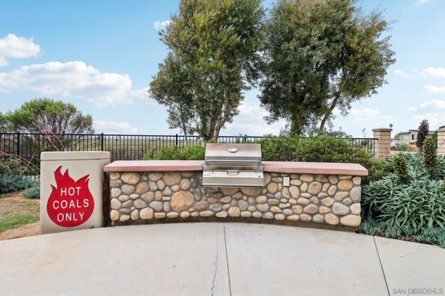 511 Surfbird Ln, Imperial Beach CA: https://media.crmls.org/mediaz/e57eeb56-9aa2-42fe-81b9-fc749a969dce.jpg
