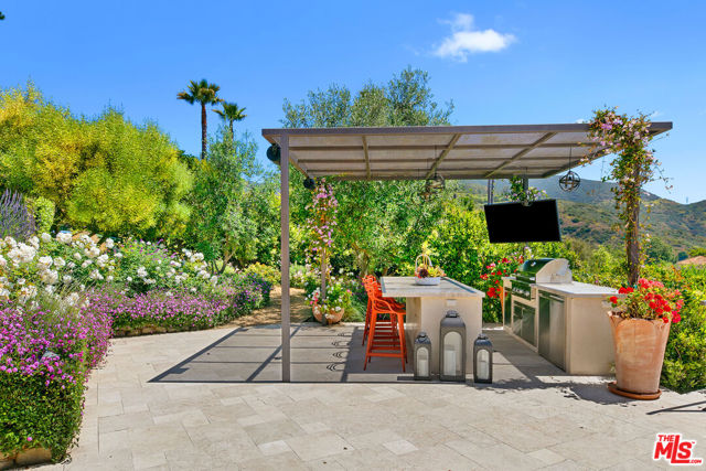 27450 Calicut Road, Malibu CA: https://media.crmls.org/mediaz/e57eee1b-baed-4084-be84-af64667f2f3d.jpg