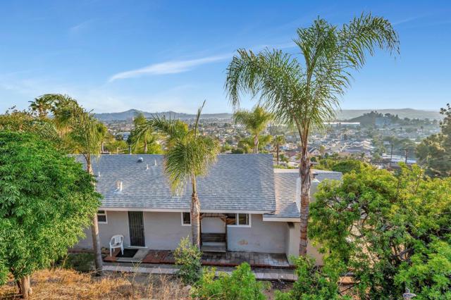 1106 Dawnridge Avenue, El Cajon CA: https://media.crmls.org/mediaz/e57f3628-b99e-4913-b4c9-81e2623e453e.jpg