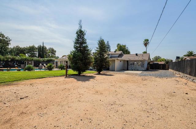 26891 Fonda Avenue, Madera CA: https://media.crmls.org/mediaz/e57f5520-0693-4466-b39e-e14d7561b85e.jpg