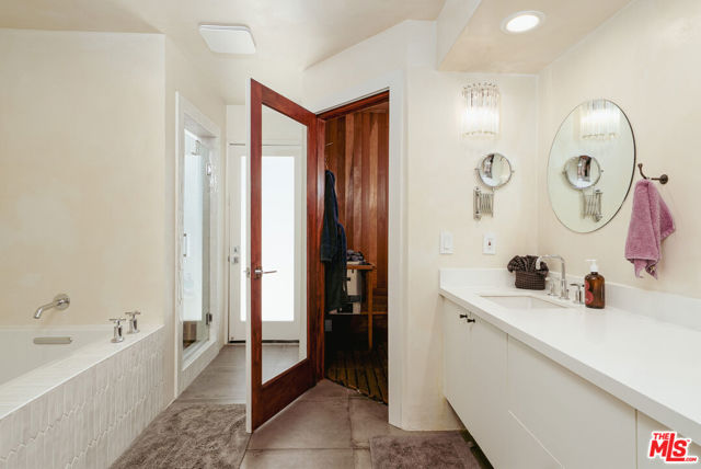 550 N Arquilla Road, Palm Springs CA: https://media.crmls.org/mediaz/e57ffd76-f269-462b-aafb-8b187f610906.jpg