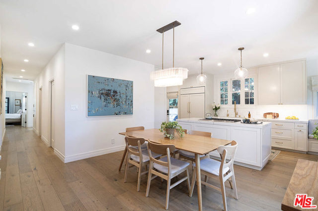 342 N Citrus Avenue, Los Angeles CA: https://media.crmls.org/mediaz/e5809244-f7f0-4d7c-91a6-d298c3df180b.jpg