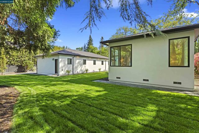 2559 Romley Ln, Alamo CA: https://media.crmls.org/mediaz/e580b4cb-c088-4c3b-9d98-e892a5270e10.jpg