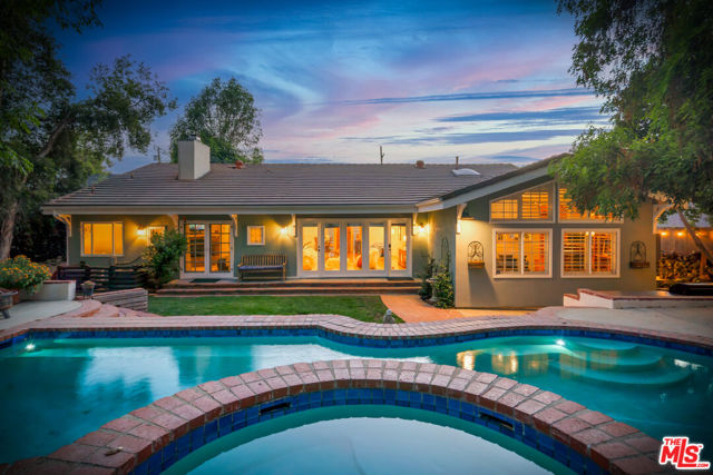 5252 Vanalden Avenue, Tarzana CA: https://media.crmls.org/mediaz/e5813199-67cc-4d59-986c-475ff3fab049.jpg