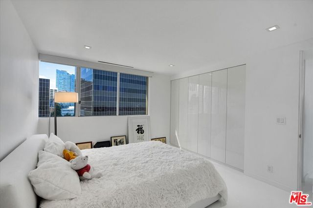 2160 E Century Parkway, Los Angeles CA: https://media.crmls.org/mediaz/e581eb25-c150-410f-b60a-9b4c5b526e20.jpg