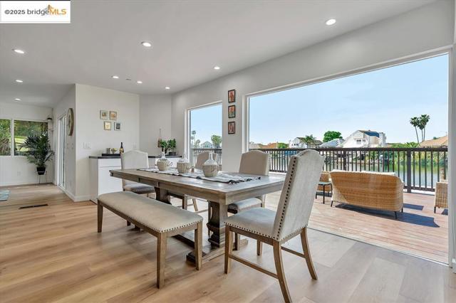 1642 Dune Point Ct, Discovery Bay CA: https://media.crmls.org/mediaz/e5820993-0d63-4f29-adf6-83cb5d4cbce3.jpg