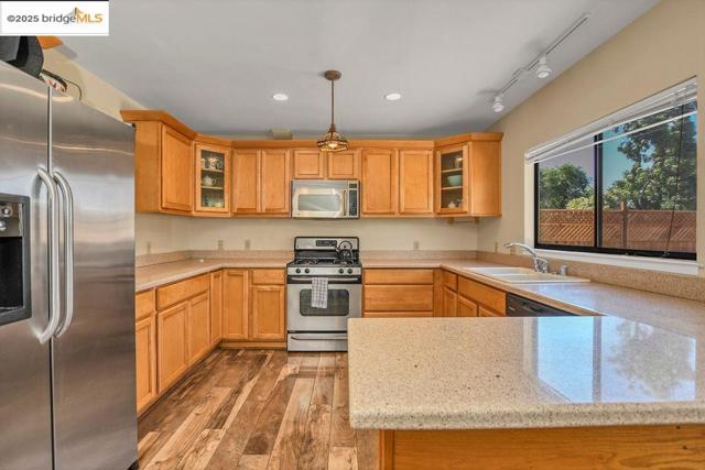 5071 Bonwell Drive, Concord CA: https://media.crmls.org/mediaz/e582ec26-2bf9-412c-bdf3-c5fe6e5f82e7.jpg