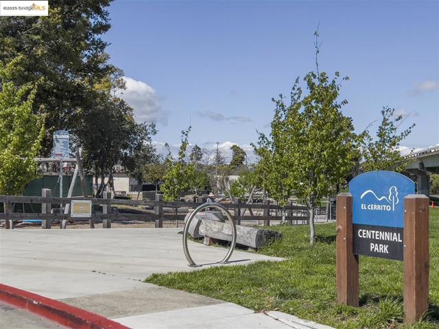 1009 Richmond st, El Cerrito CA: https://media.crmls.org/mediaz/e58368b7-5d8a-486e-9c23-21c91534b535.jpg