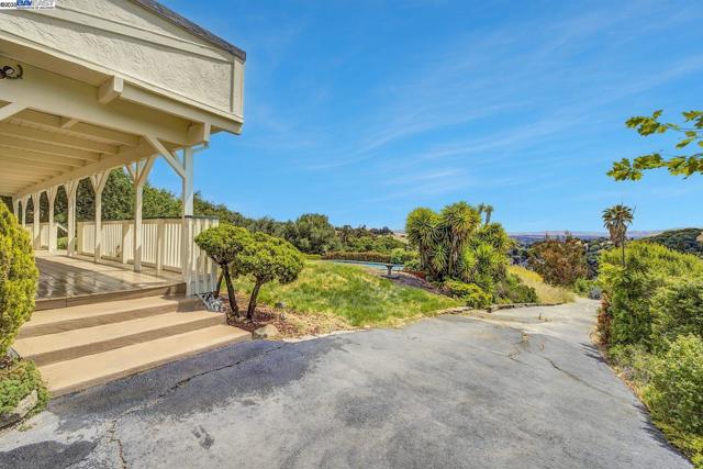 10705 Dublin Canyon Rd, Pleasanton CA: https://media.crmls.org/mediaz/e58518ac-bf1e-47cc-9341-b64412c92372.jpg
