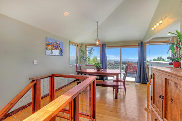 2108 Sunset Drive, Ventura CA: https://media.crmls.org/mediaz/e5856e3c-65db-4c5a-b3d0-9f561beb6b76.jpg