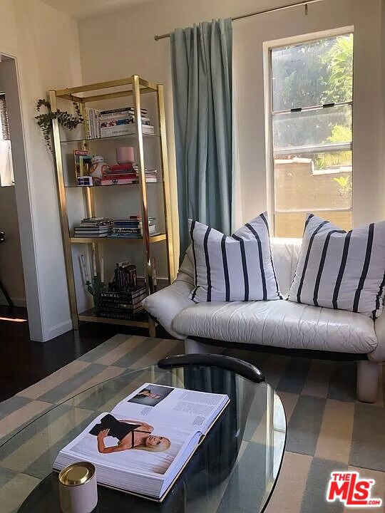 834 Laguna Avenue, Los Angeles CA: https://media.crmls.org/mediaz/e585bec8-a5a7-4e29-b73d-66da97b76683.jpg