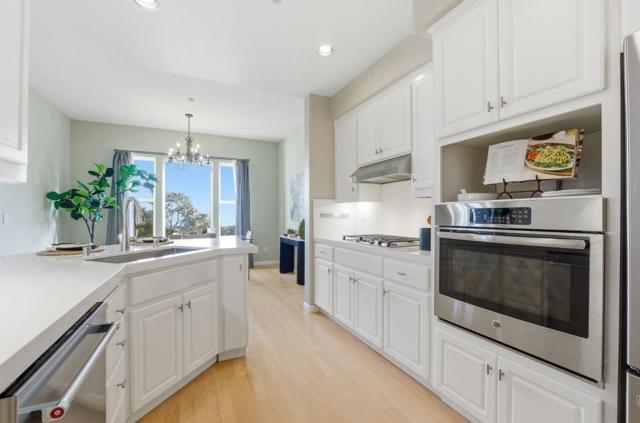 134 Cliff Swallow Court, Brisbane CA: https://media.crmls.org/mediaz/e585e5ec-6e51-4cc0-808a-fd91c9cfe7fc.jpg