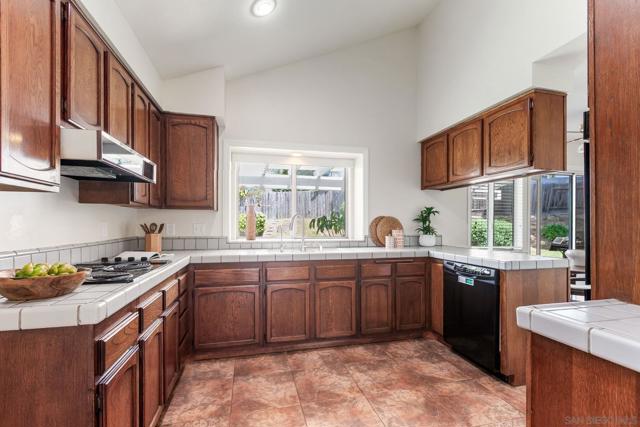 1405 McMahr Rd, San Marcos CA: https://media.crmls.org/mediaz/e586ac81-a63f-4fe4-932f-a67be3d6f881.jpg