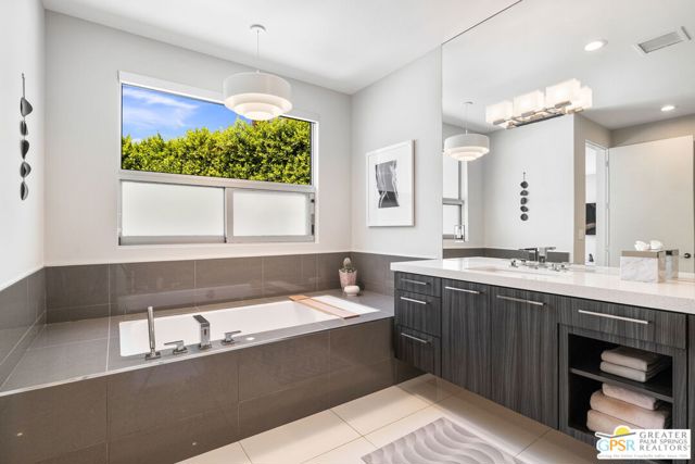 1449 N Via Miraleste, Palm Springs CA: https://media.crmls.org/mediaz/e58758fc-881e-4fc6-8537-a97311fde11a.jpg