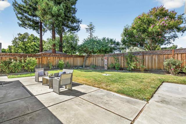 4217 Waycross Ct, Pleasanton CA: https://media.crmls.org/mediaz/e58859db-bae9-4ae1-a752-b053423fd1af.jpg