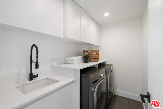 6871 Fountain Avenue, Los Angeles CA: https://media.crmls.org/mediaz/e588a178-d48a-41e2-8140-ded8eee49bcd.jpg
