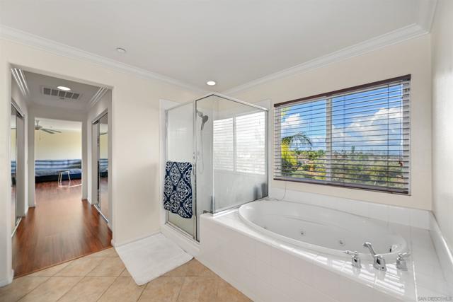 10562 Aspen Gln, Escondido CA: https://media.crmls.org/mediaz/e588ee0f-c8a9-496e-8955-e5061c51af0f.jpg