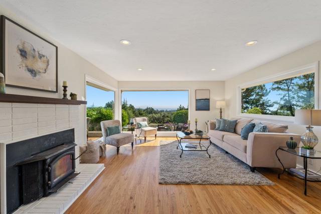 5365 Maretta Drive, Soquel CA: https://media.crmls.org/mediaz/e588f7ae-829d-48e3-9b2d-74abcdd46b20.jpg