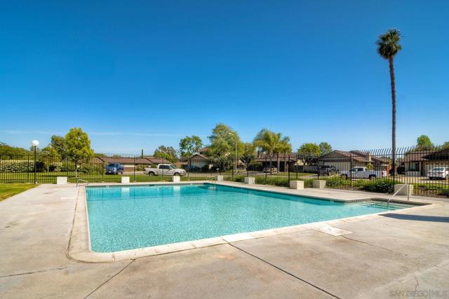 242 Eveningside Gln, Escondido CA: https://media.crmls.org/mediaz/e58979ce-5c93-4c66-9beb-0a536edca244.jpg