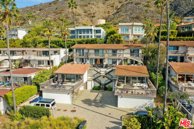 11813 Ellice Street, Malibu CA: https://media.crmls.org/mediaz/e589f09a-5066-422c-b7ad-8647e3b8f774.jpg