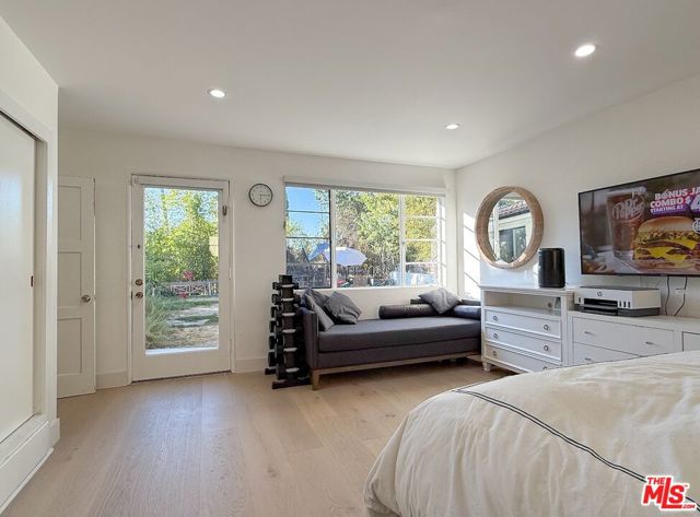 4108 Valley Vista Court, Sherman Oaks CA: https://media.crmls.org/mediaz/e58a6f24-63e7-49c5-a09d-651e0c434be6.jpg