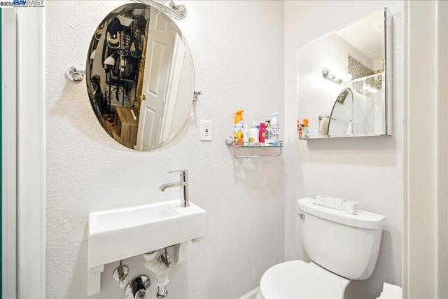 250 BRIDGEWATER RD, Hayward CA: https://media.crmls.org/mediaz/e58aad1b-6125-4d08-bc75-df7b501201ae.jpg