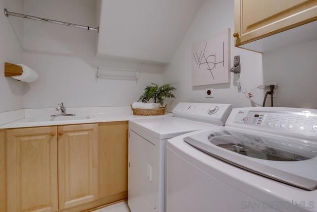 11841 Treewind Ct, San Diego CA: https://media.crmls.org/mediaz/e58b20b1-54bc-4b93-bd3e-d36cab580e67.jpg