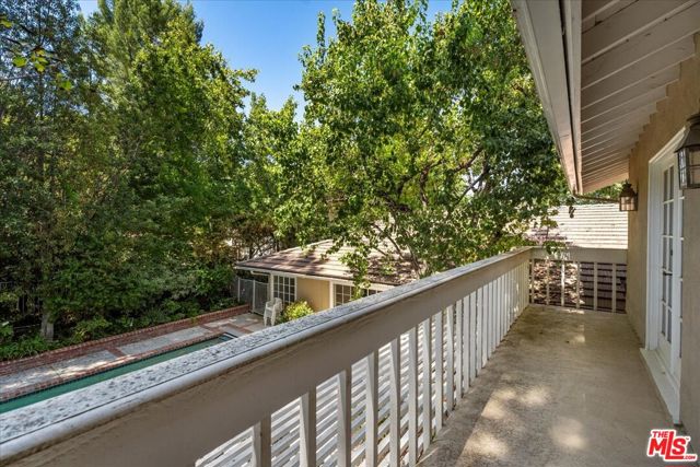 4215 Ellenita Avenue, Tarzana CA: https://media.crmls.org/mediaz/e58b319d-0aa2-4a2d-a6f7-521294381ef9.jpg