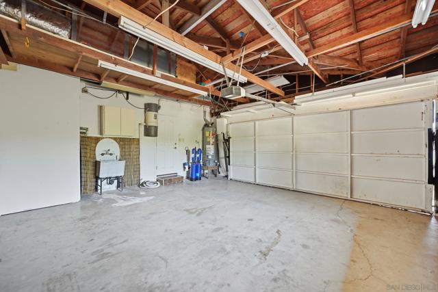 1302 Cottontail Ln, La Jolla CA: https://media.crmls.org/mediaz/e58b39a9-df7a-4ca6-b5f1-107923a98175.jpg