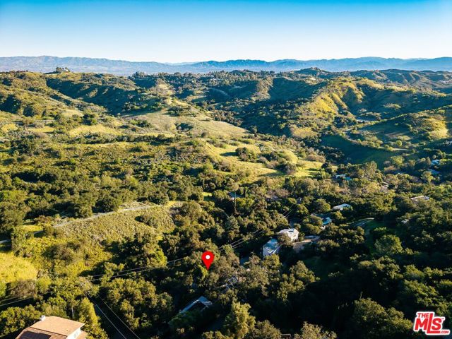 21936 Canon Drive, Topanga CA: https://media.crmls.org/mediaz/e58b590a-16af-4cf8-a29c-7808b91a4dee.jpg