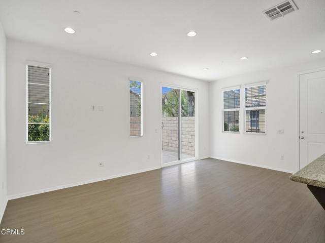 Detail Gallery Image 6 of 29 For 2949 Palmera Ln, Simi Valley,  CA 93065 - 4 Beds | 3 Baths