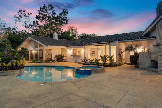 3013 Woodford Dr, La Jolla CA: https://media.crmls.org/mediaz/e58c5acb-b812-4998-812d-8541503c02ef.jpg